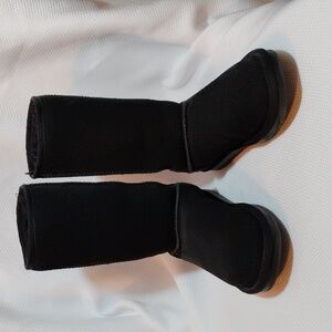 UGG Koolaburra Tall Boot in Black Girl’s sz 4